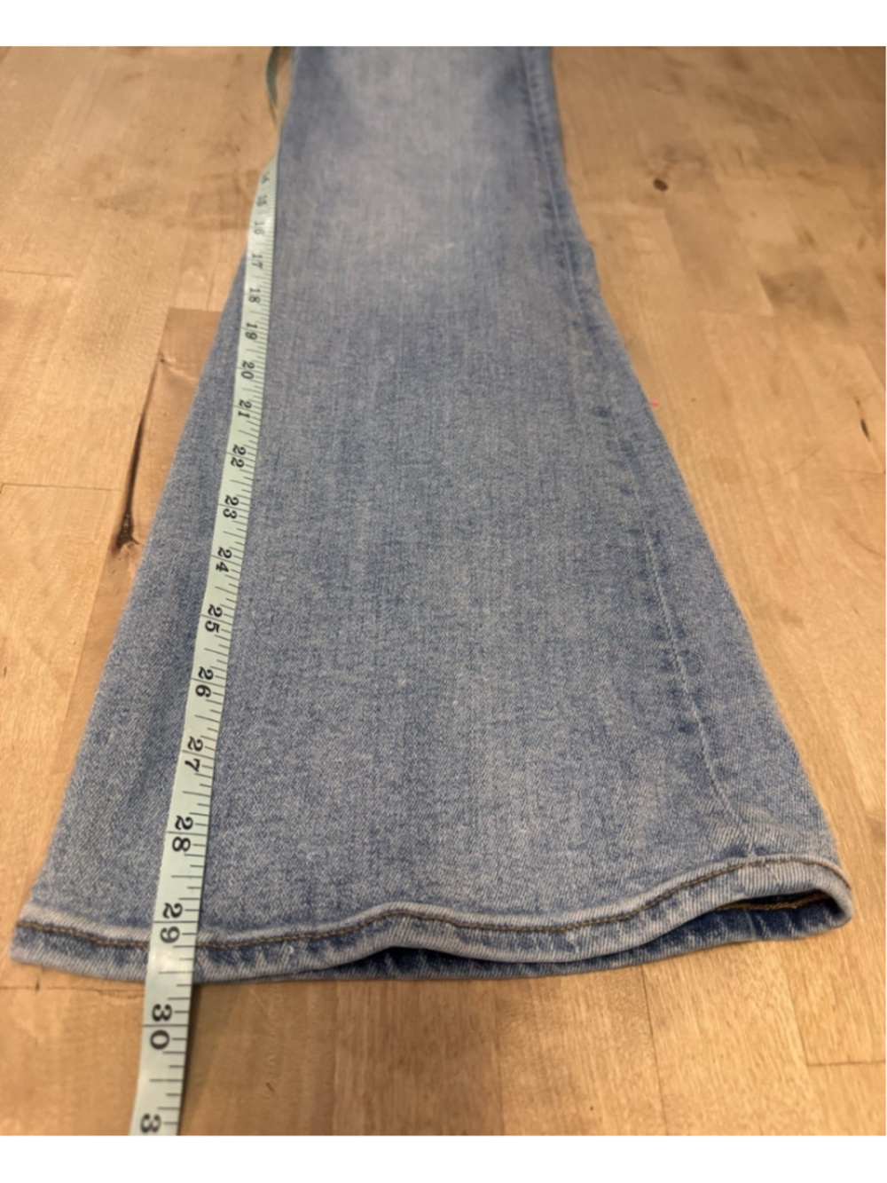 Aritzia Denim Forum The Donna mid Rise Flare Jeans Light Wash Size 30L Sz 29 - Picture 14 of 15